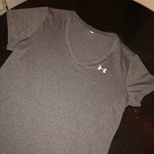 UNDERARMOUR woman’s V-Neck Active Shirt SZ Medium!